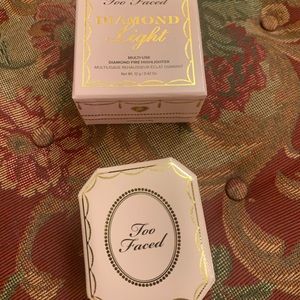 Too faced diamond light highlight diamond fire